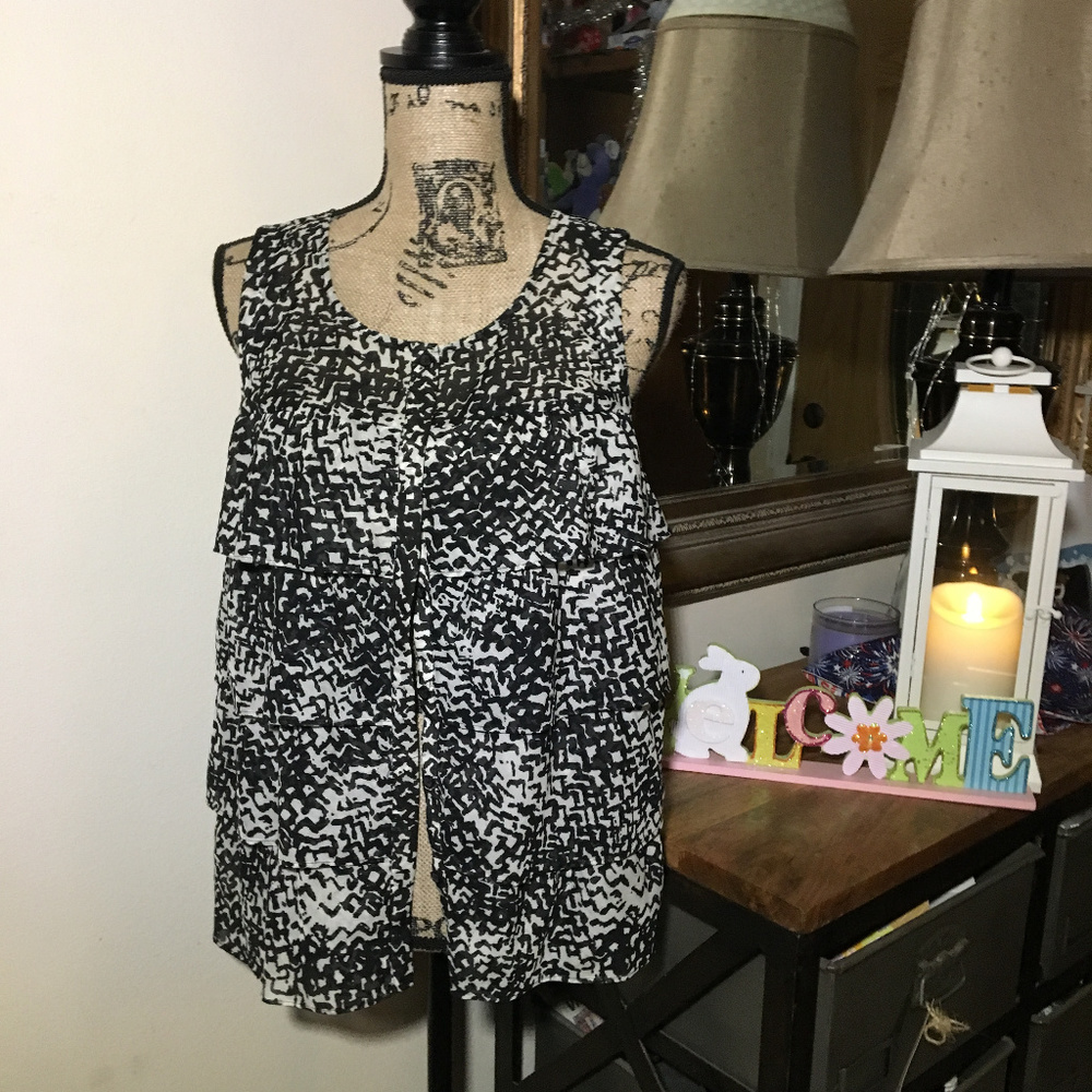 Ann Taylor Black/White Sleeveless Top